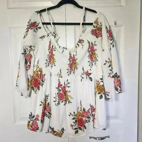 TORRID Challis Cold Shoulder  Blouse Size 3 (22-24) - Picture 5 of 12